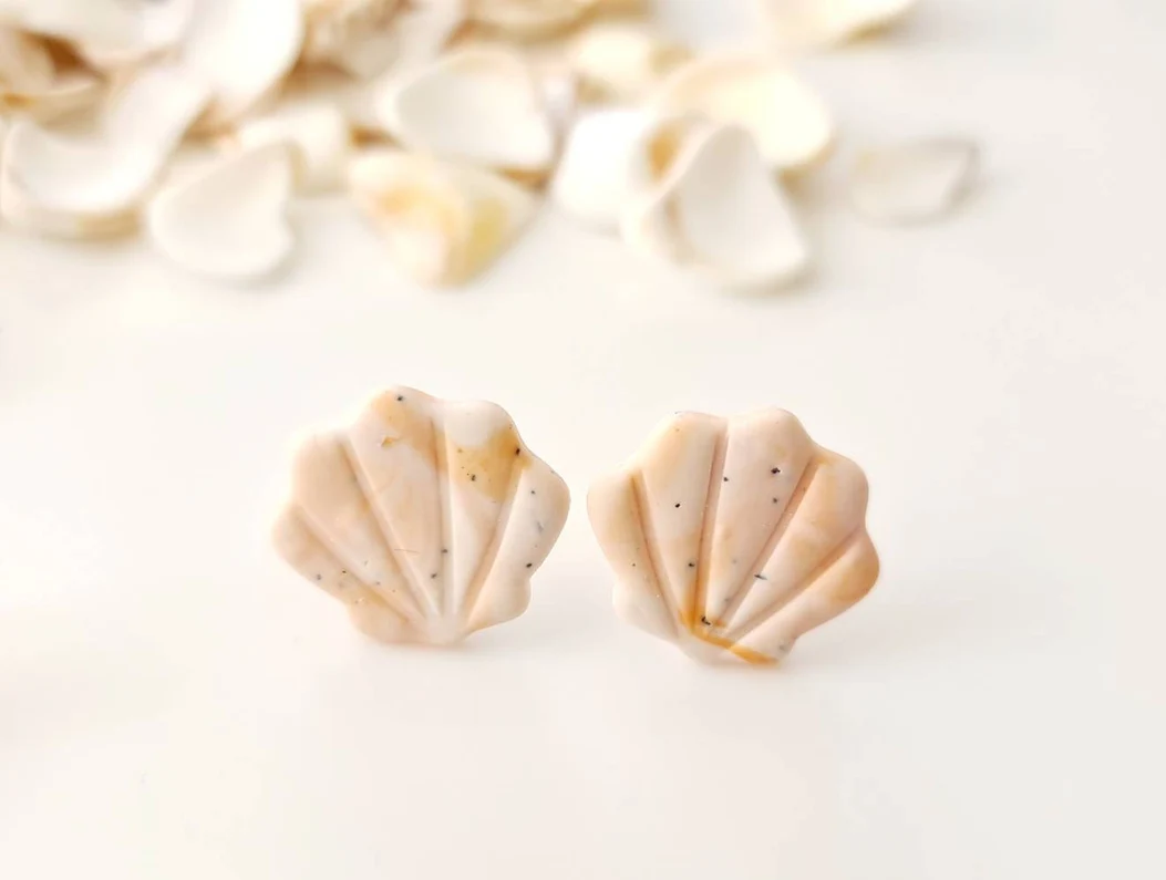 Neutral Peach White Marbled Scallop Shell Shaped Stud Earrings