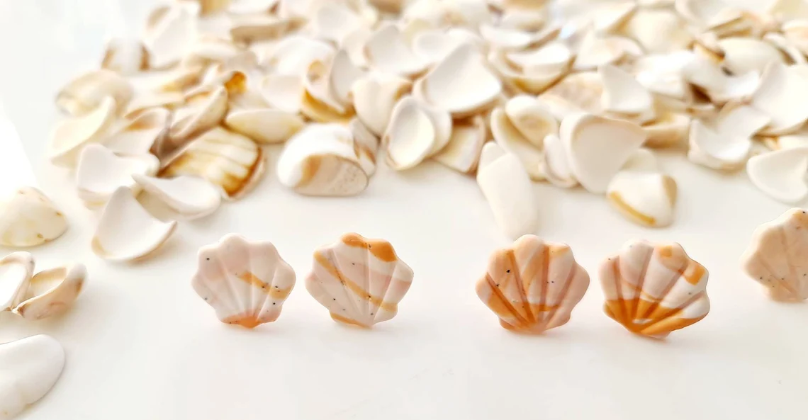 Neutral Peach White Marbled Scallop Shell Shaped Stud Earrings