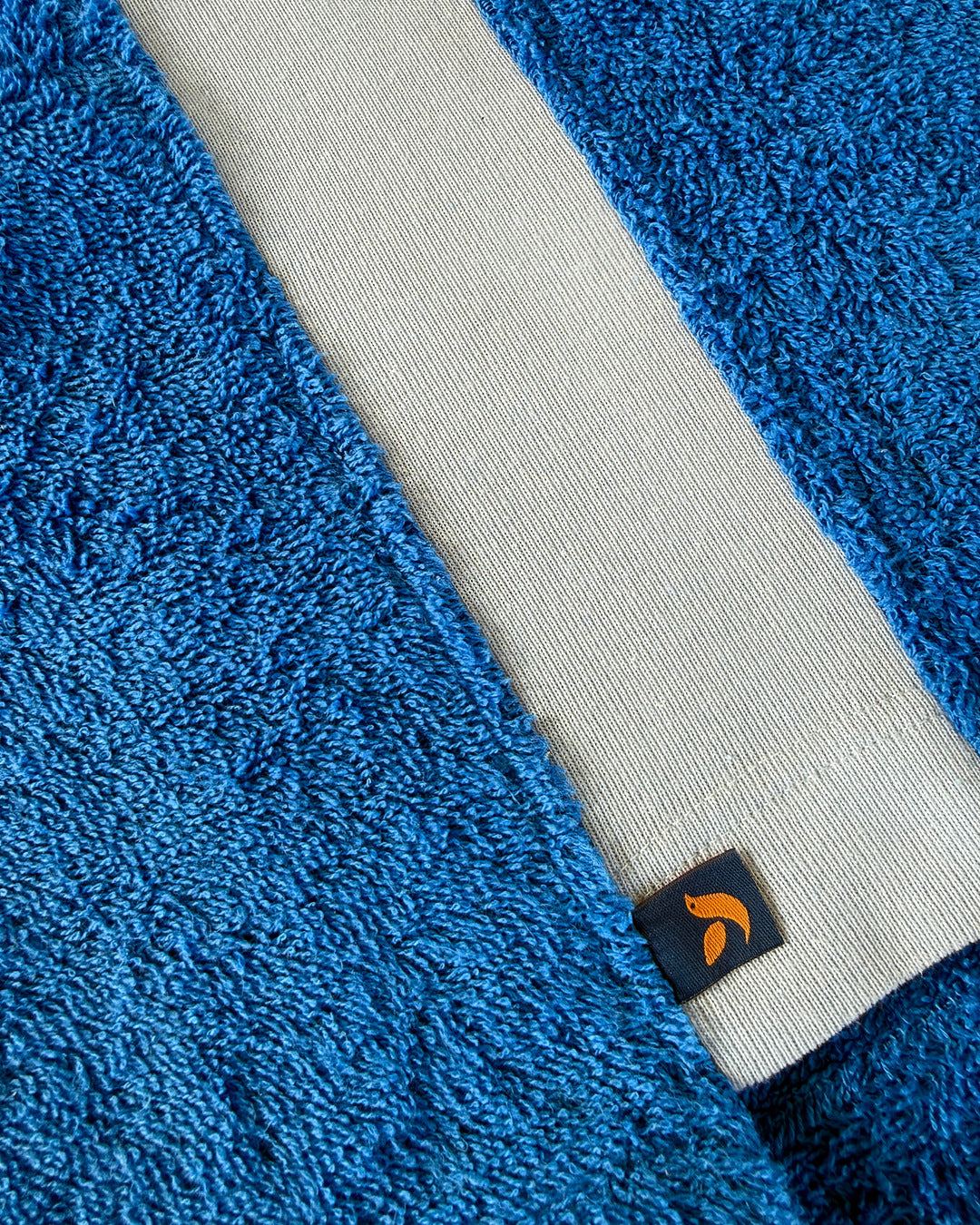So English Bond polo shirt in Brighton Blue, featuring a close-up of the hem detail on a casual men&