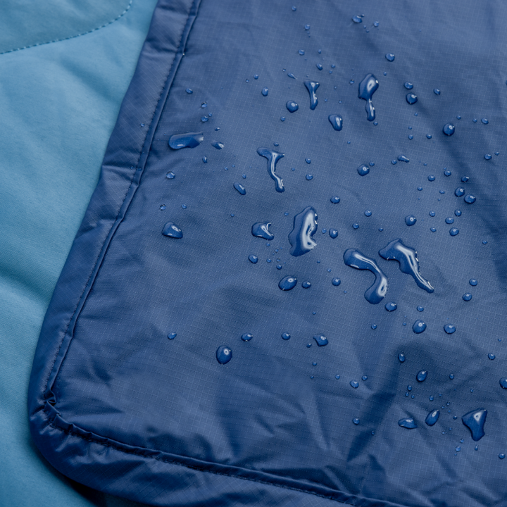 Quilted Lightweight Water-Resistant Adventure Blanket - Ocean Blue