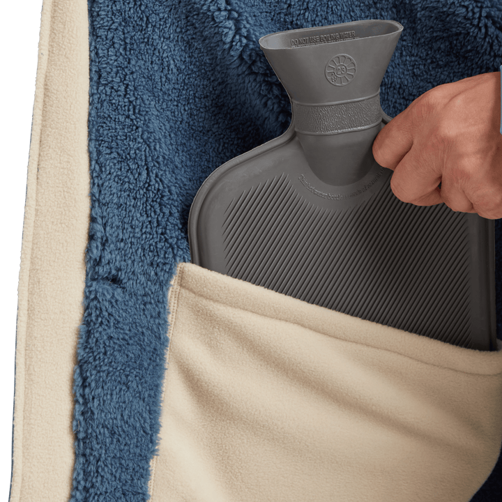 Large inside stash pocket, big enough to hold a hot water bottle, on Red Alter Evo men’s long sleeve waterproof changing robe in Alpine Blue.