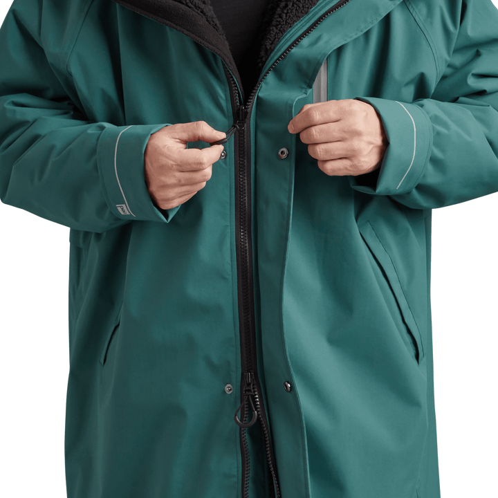 YKK two-way zip with easy-hold pulls on Red Alter Evo men’s long sleeve waterproof changing robe in Deep Teal.