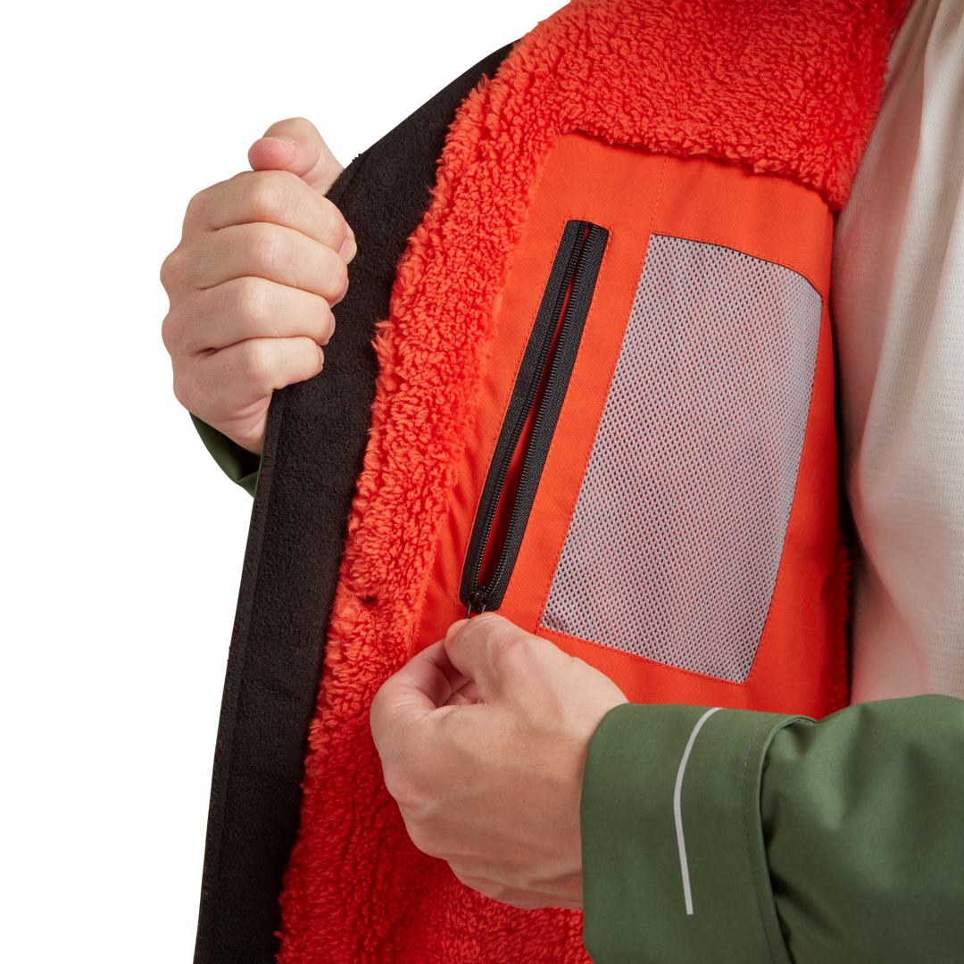 Red Alter Evo men’s long sleeve waterproof changing robe in Forest Green with inside zipped pocket.