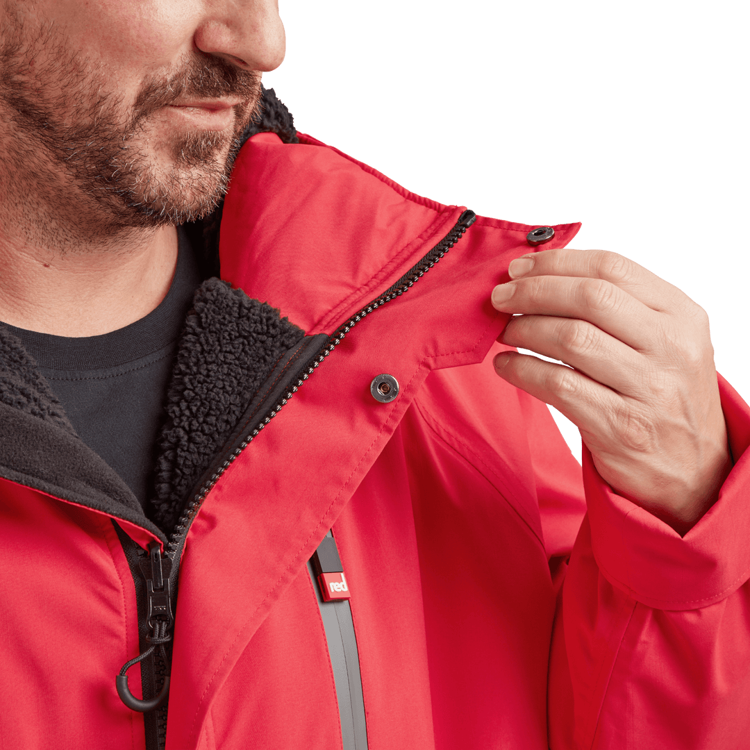 Two-way YKK zip with with easy-hold pulls and guard on Red Alter Evo men’s long sleeve waterproof changing robe in Siren Red.