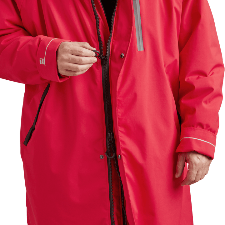 YKK two-way zip with easy-hold pulls on Red Alter Evo men’s long sleeve waterproof changing robe in Siren Red.