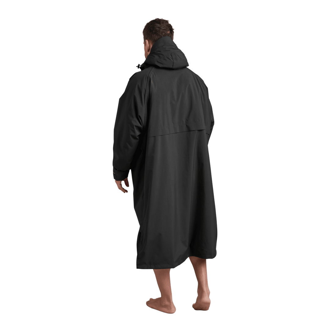 Back view of Red Alter Evo men’s long sleeve waterproof changing robe in Stealth Black.