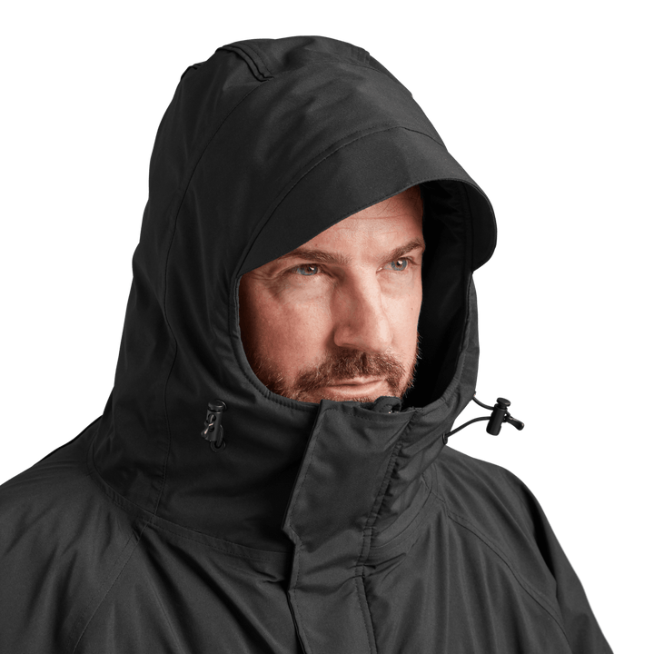 Peaked hood on Red Alter Evo men’s long sleeve waterproof changing robe in Stealth Black.