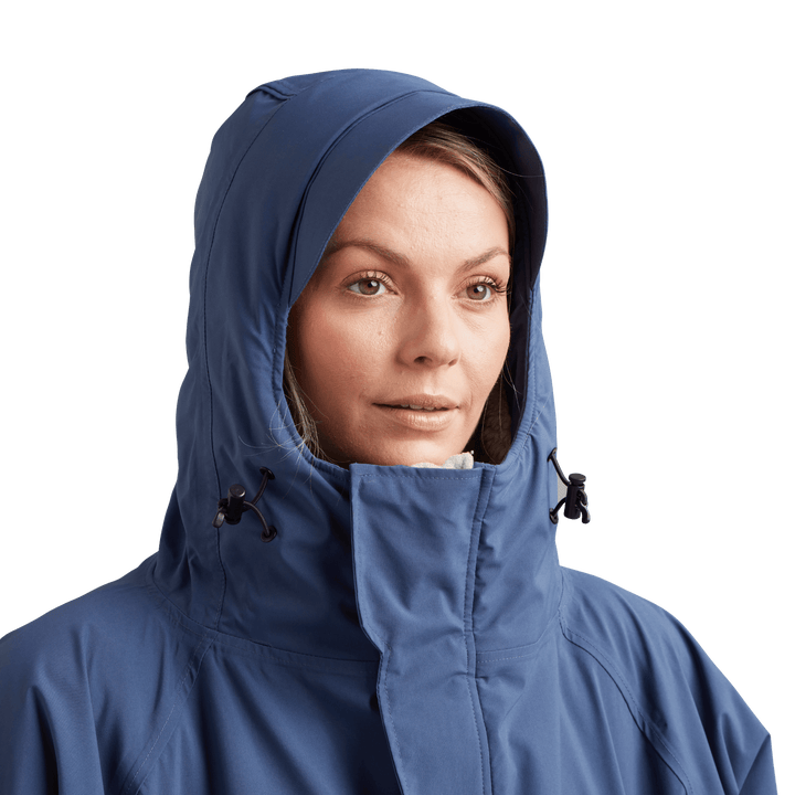 Peaked hood on Red Alter Evo women’s long sleeve waterproof changing robe in Admiral Blue.