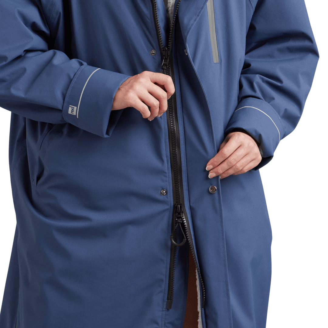 YKK two-way zip with easy-hold pulls on Red Alter Evo women’s long sleeve waterproof changing robe in Admiral Blue.