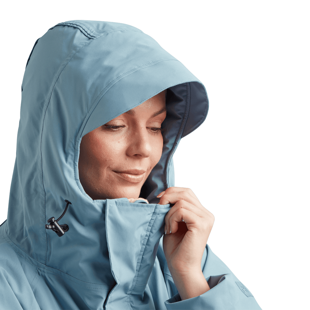 Peaked hood on Red Alter Evo women’s long sleeve waterproof changing robe in Alpine Blue.
