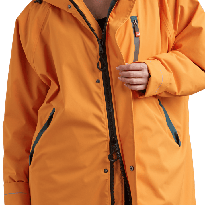 YKK two-way zip with easy-hold pulls on Red Alter Evo men’s long sleeve waterproof changing robe in Bitter Orange.