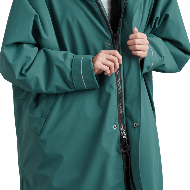 YKK two-way zip with easy-hold pulls on Red Alter Evo women’s long sleeve waterproof changing robe in Deep Teal.